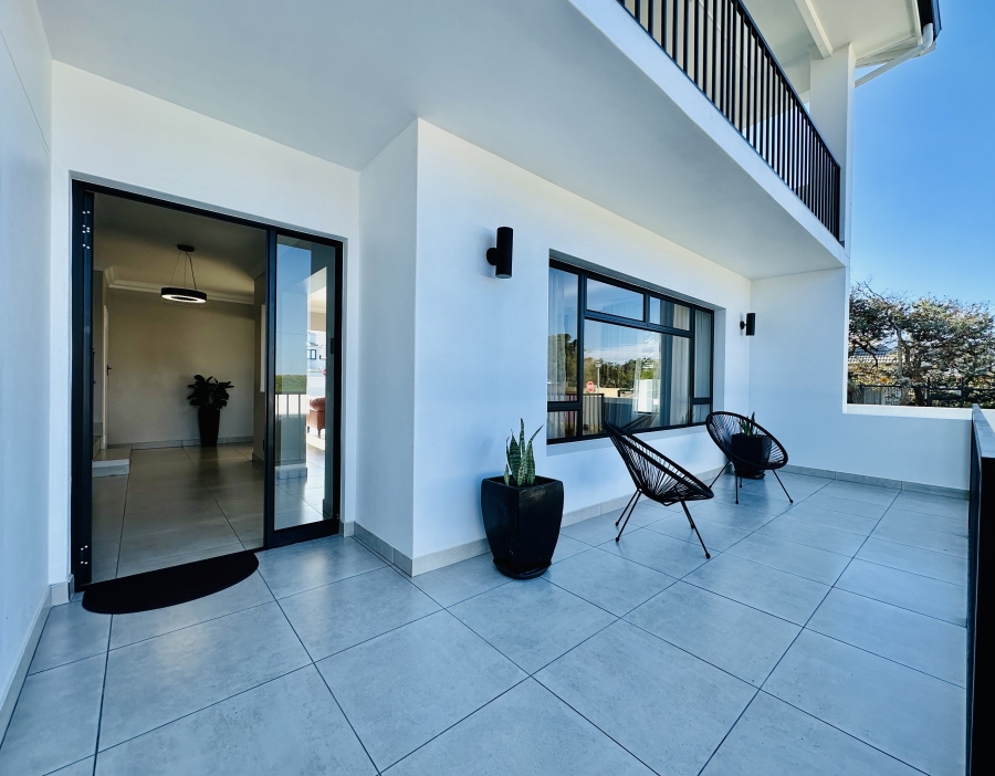 9 Bedroom Property for Sale in Westcliff Western Cape